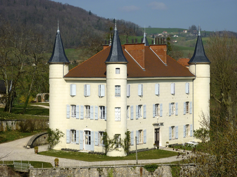 Le chateau de la Rochette et ses 4 tours d'angle